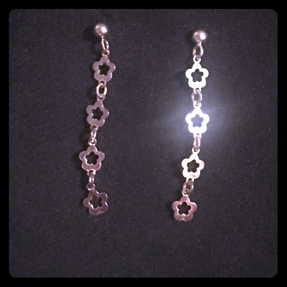 .925 Sterling Silver Flower earrings